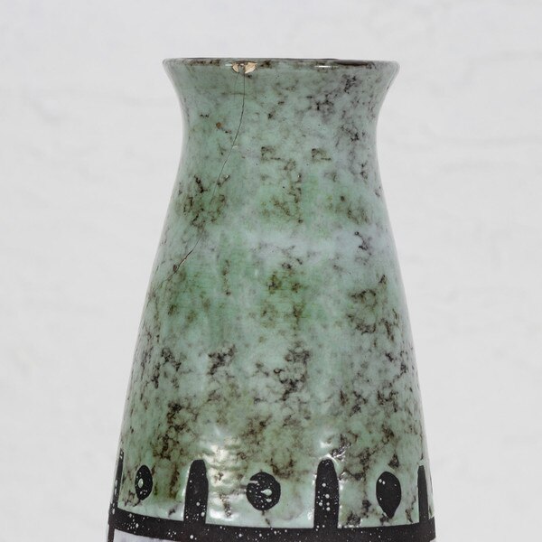 Mid Century Pottery Set Macro 3